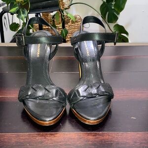 Banana Republic Black and Gold Women's Sandals